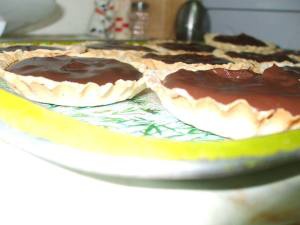Tarte cu budinca de ciocolata si capsuni