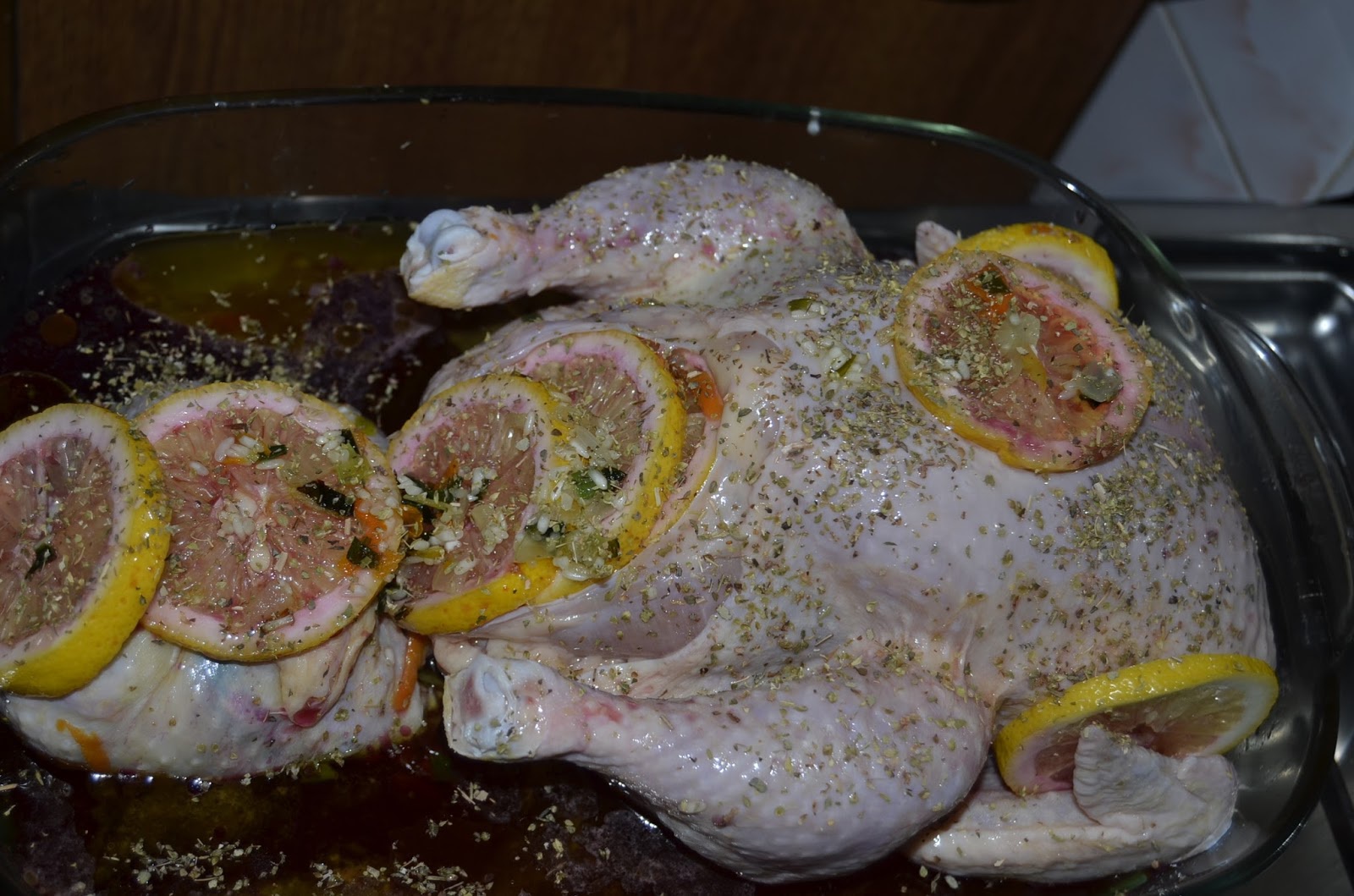 Pui umplut cu legume in vin rosu