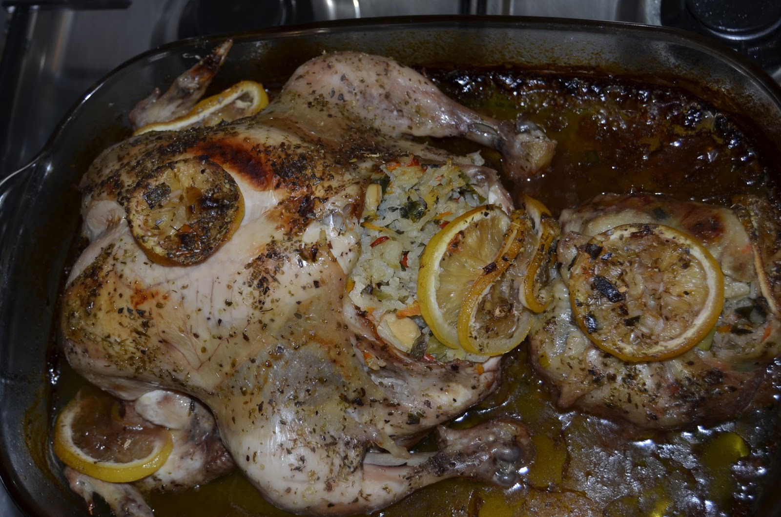 Pui umplut cu legume in vin rosu