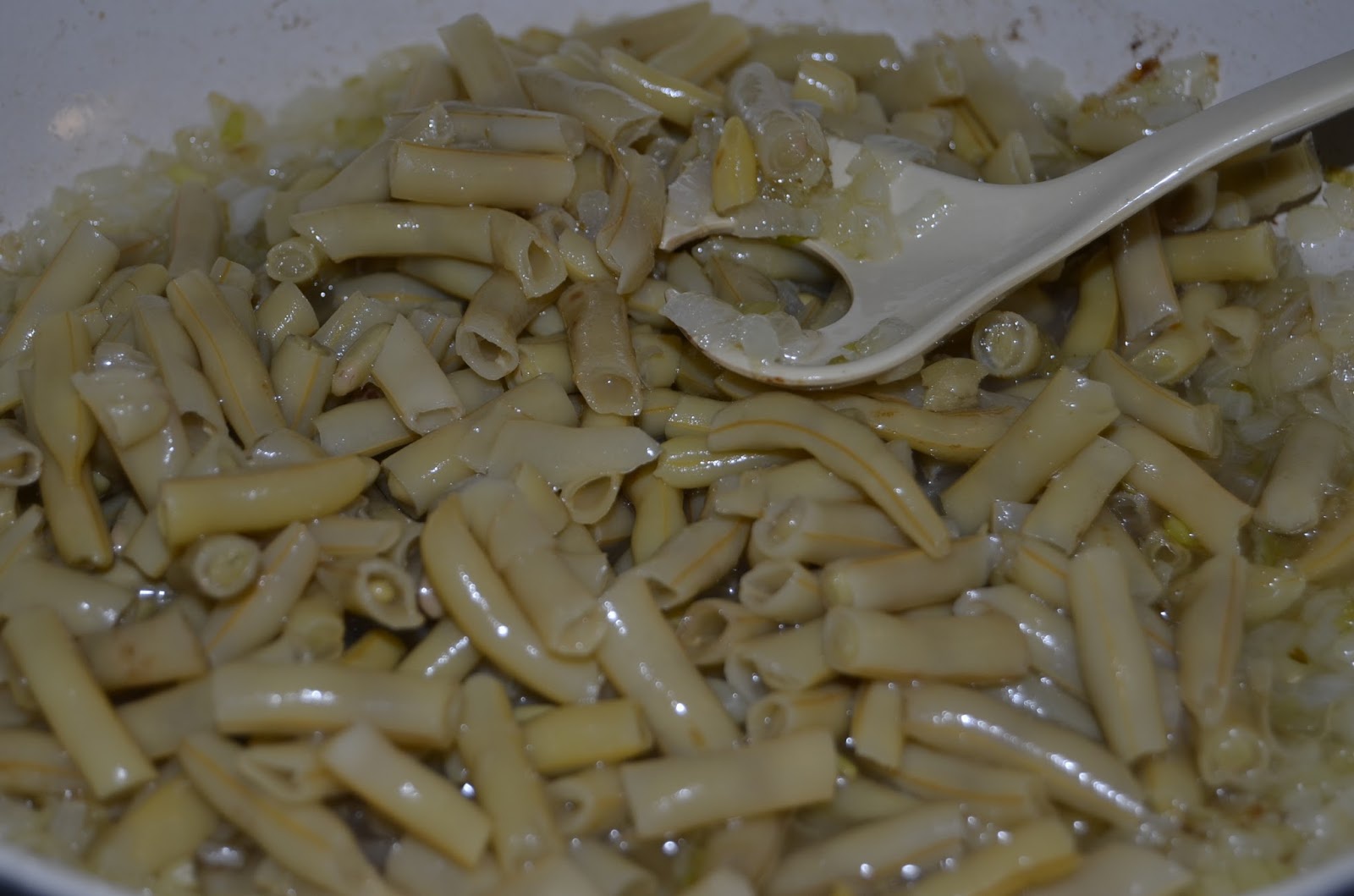 Pui la cuptor cu garnitura de fasole galbena