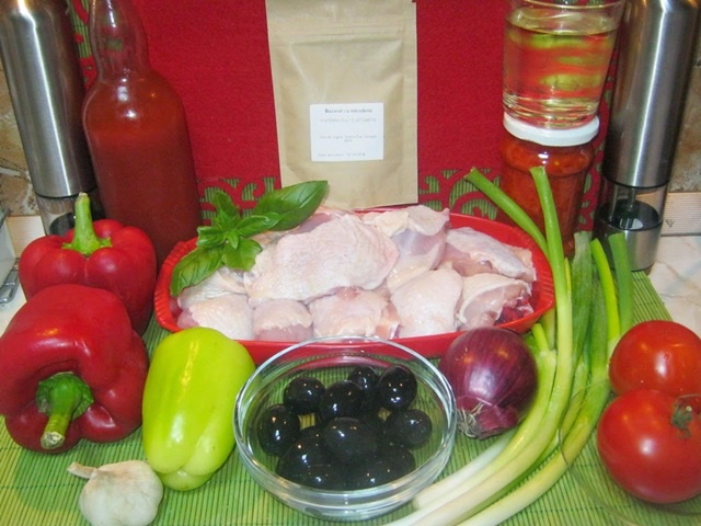 Pulpe de pui cu ardei rosii si masline
