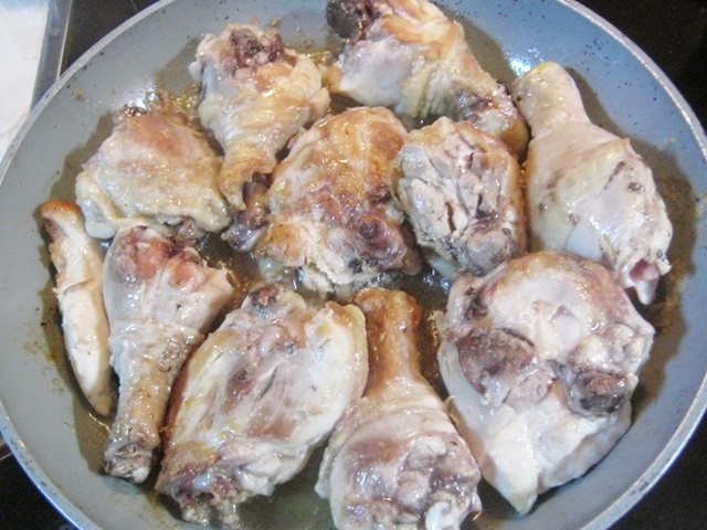 Pulpe de pui cu ardei rosii si masline