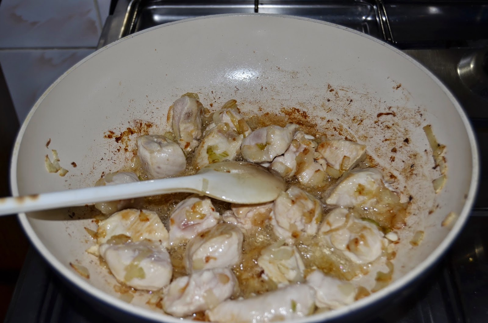 Paste Baneasa cu sos si piept de pui