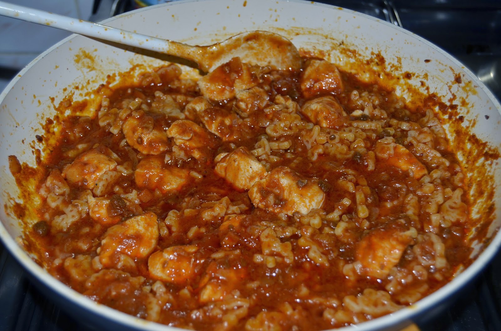 Paste Baneasa cu sos si piept de pui