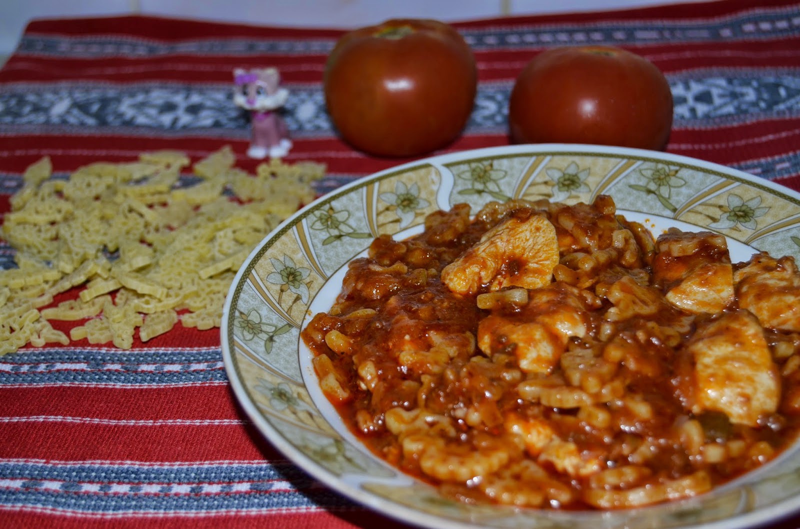 Paste Baneasa cu sos si piept de pui