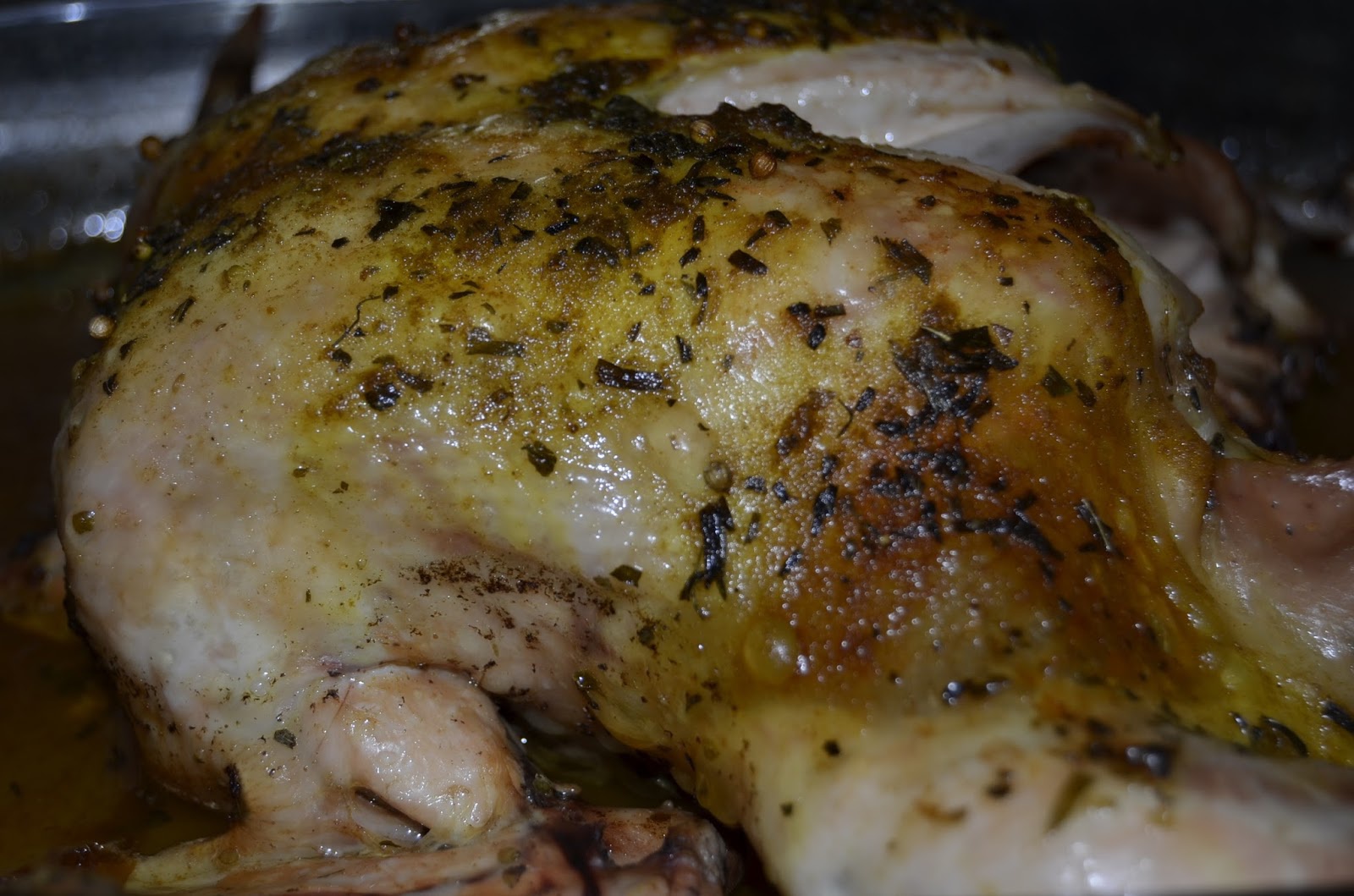 Pui la cuptor in vin rosu si ierburi aromate!