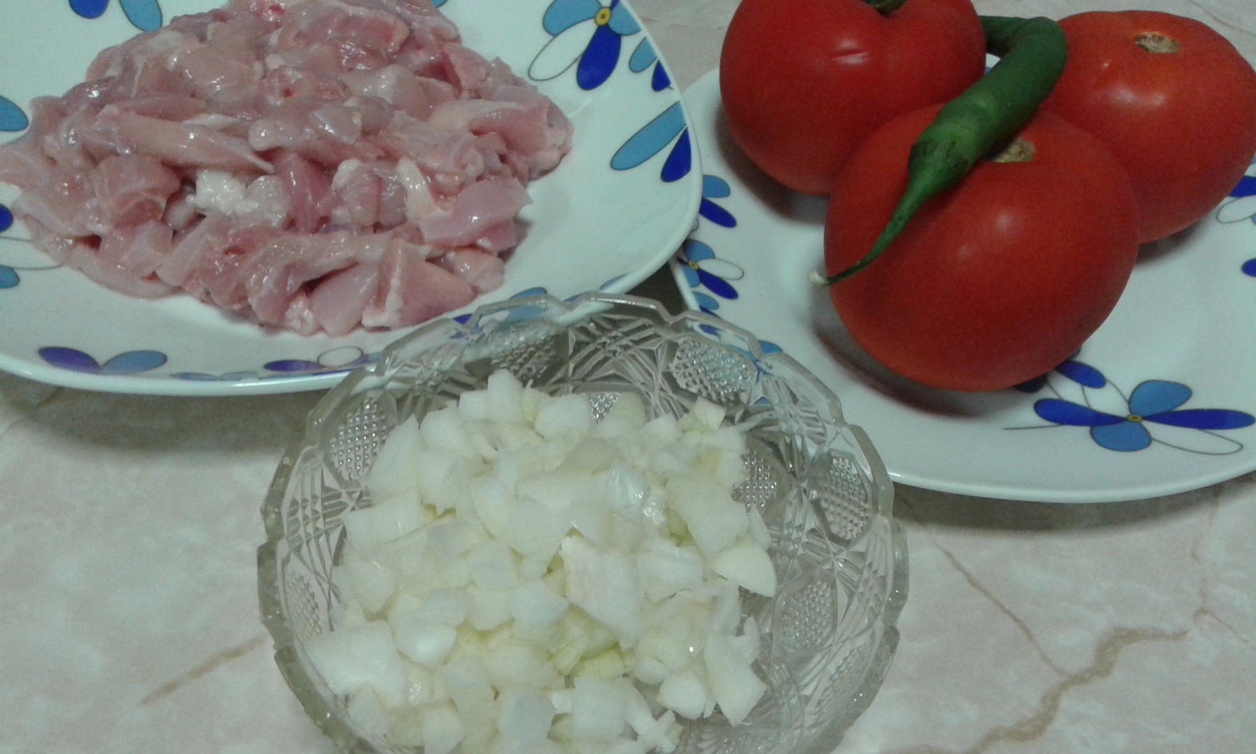 Paste cu pui si sos de rosii