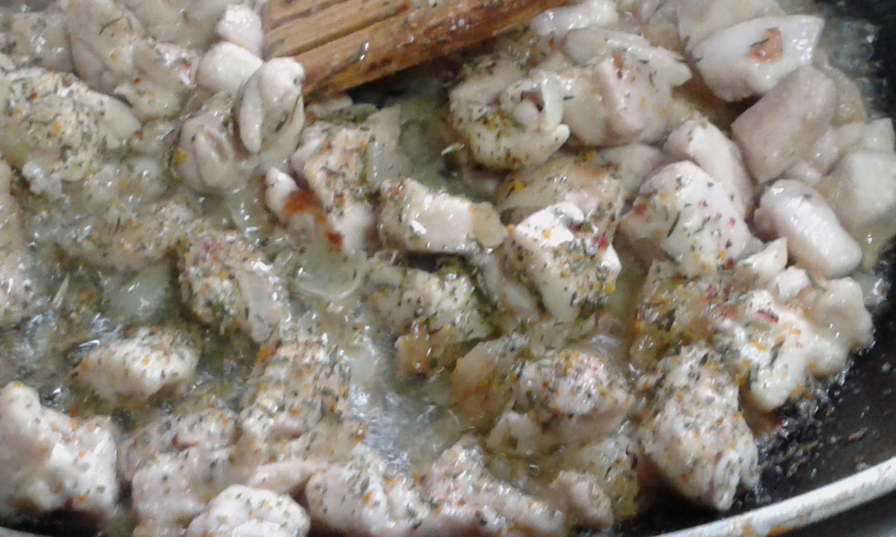 Paste cu pui si sos de rosii