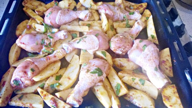 Copanele de pui cu cartofi la cuptor