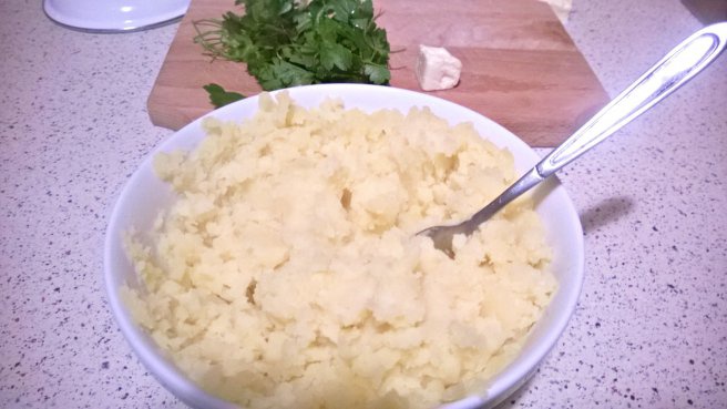 Copanele de pui cu bacon si piure de cartofi