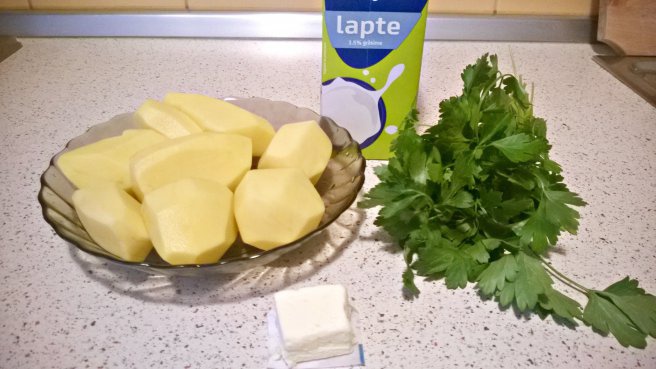 Copanele de pui cu bacon si piure de cartofi