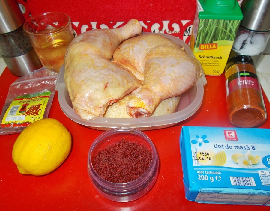 Pulpite cu piper rosu rumenite la cuptor si cu sos de sofran cu unt