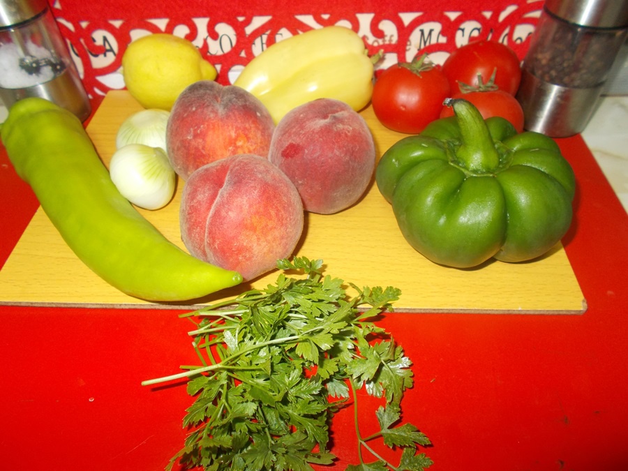 Salsa de ardei cu piersici si rosii