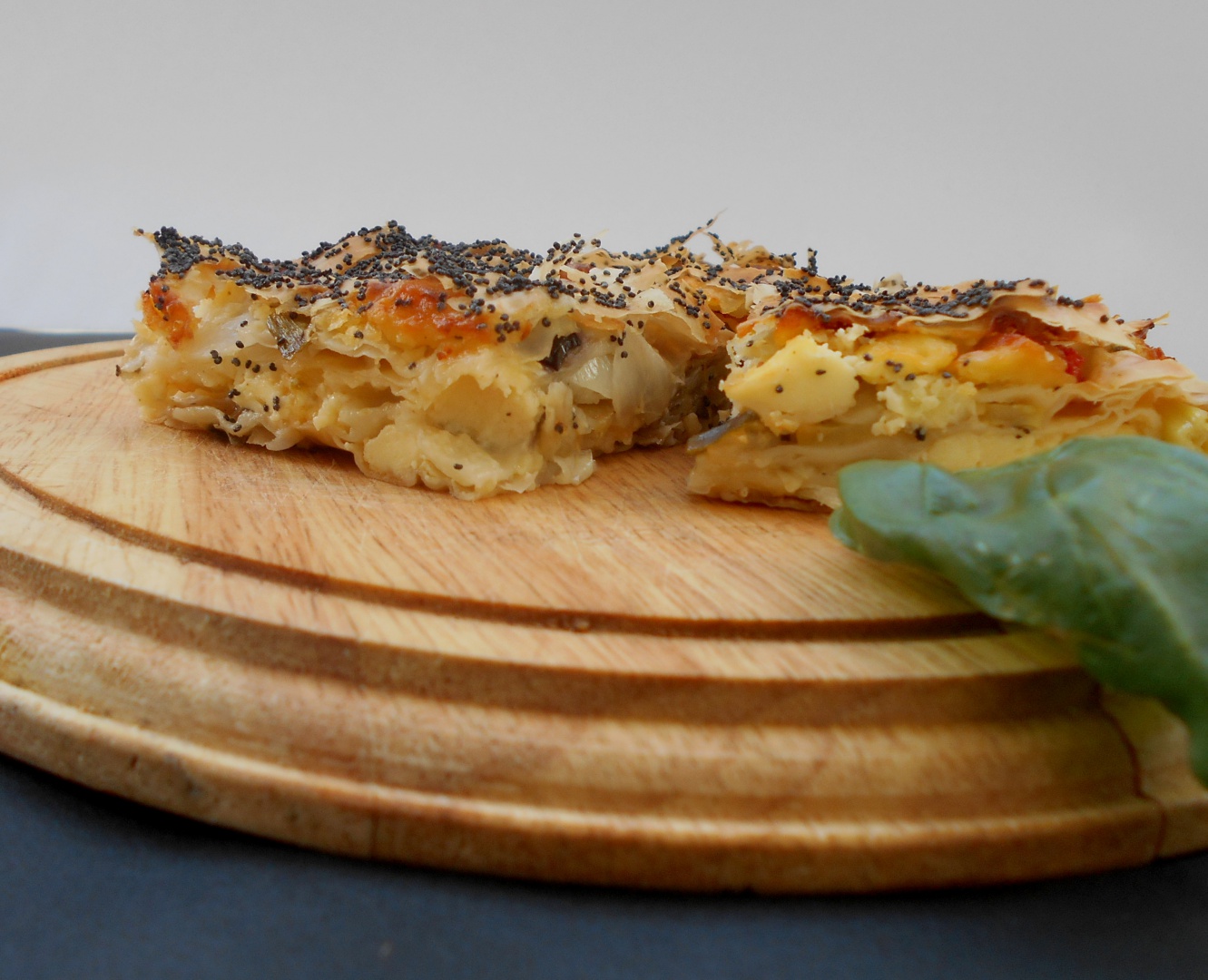 Placinta cu cas si legume