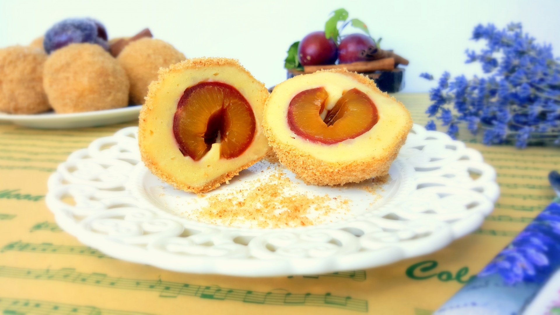 Galuste cu prune. Reteta clasica de gomboti cu prune