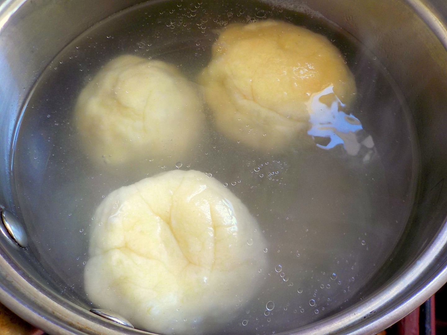 Galuste cu prune. Reteta clasica de gomboti cu prune