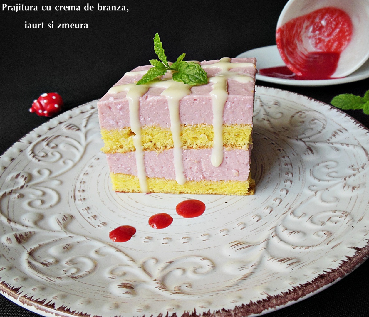 Prajitura cu crema de branza, iaurt si zmeura