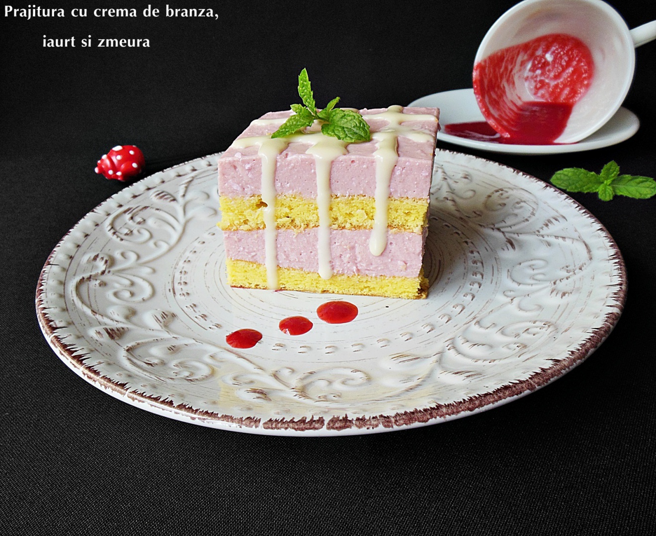 Prajitura cu crema de branza, iaurt si zmeura