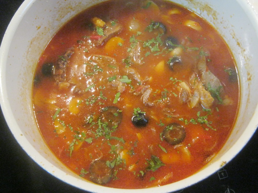 Limba cu ciuperci si sos de rosii