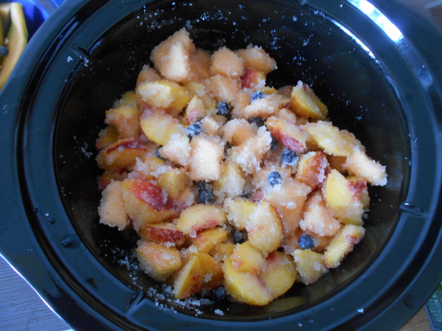 Dulceata cu pepene galben , piersici , afine si nuci