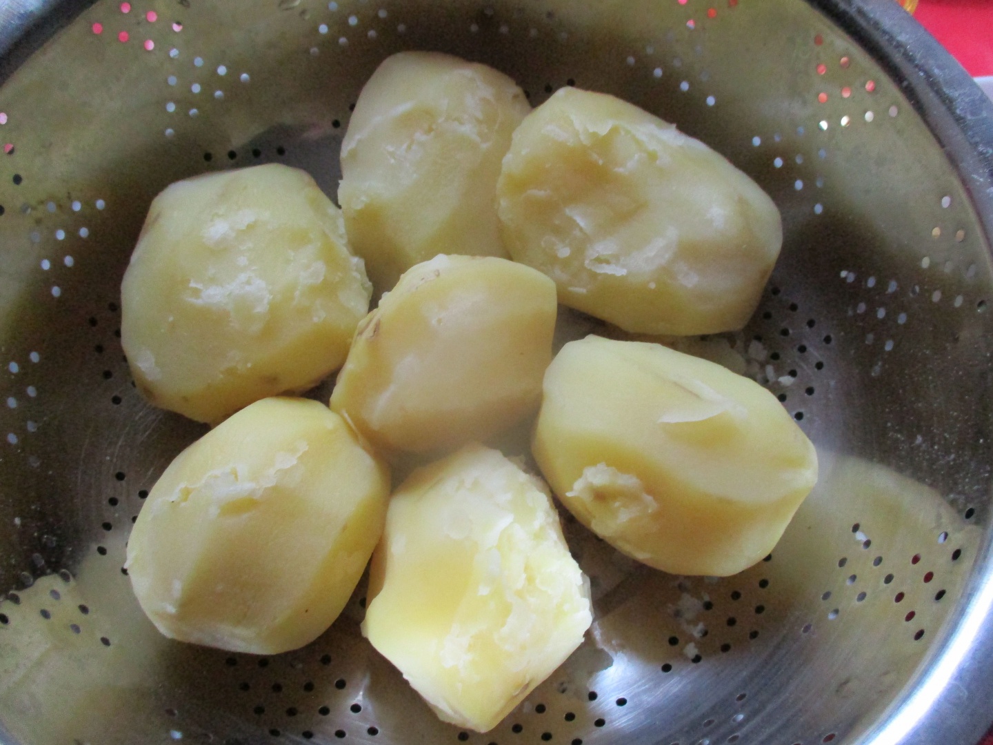 Cartofi cu ouă la cuptor