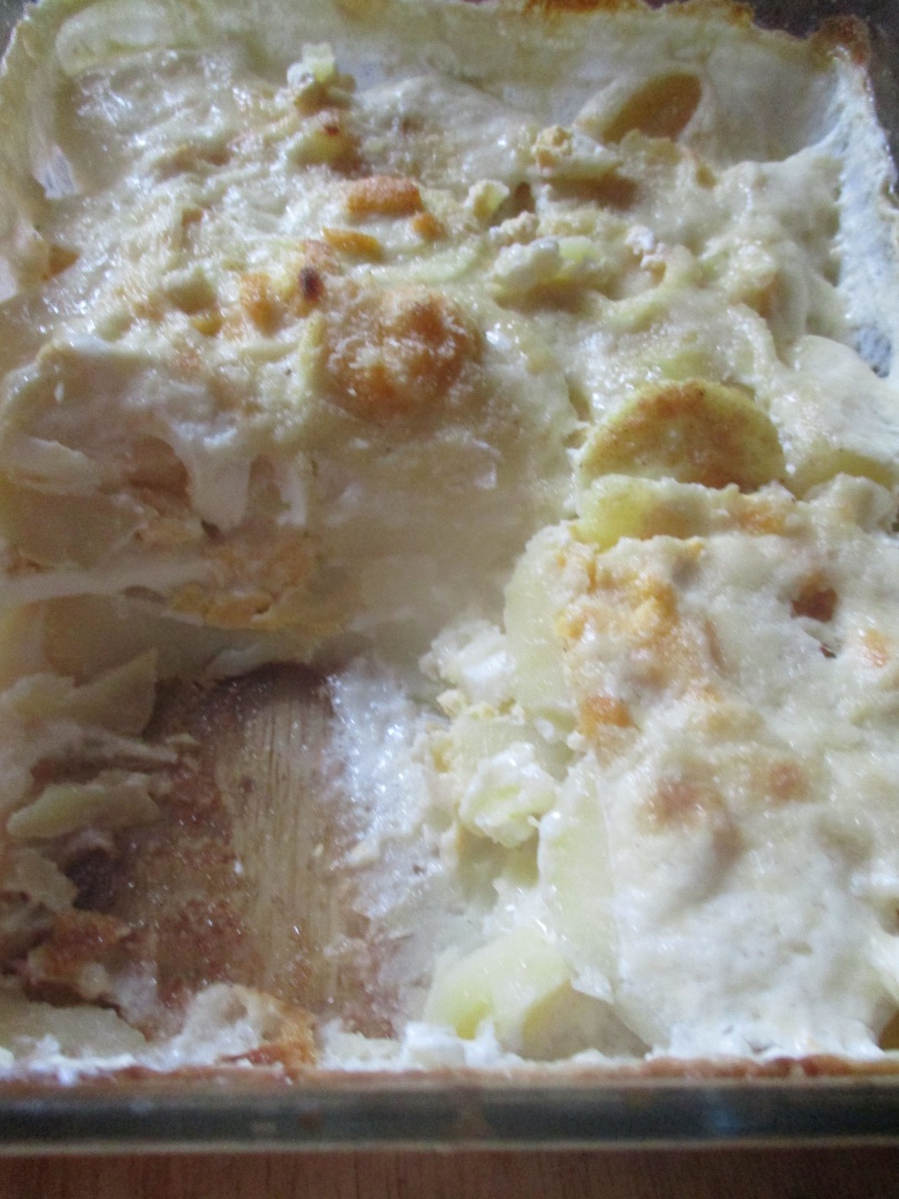 Cartofi cu ouă la cuptor