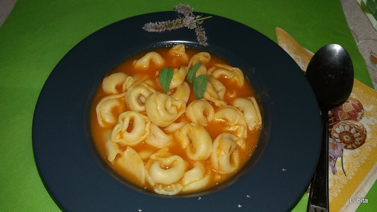 Supa de tortellini