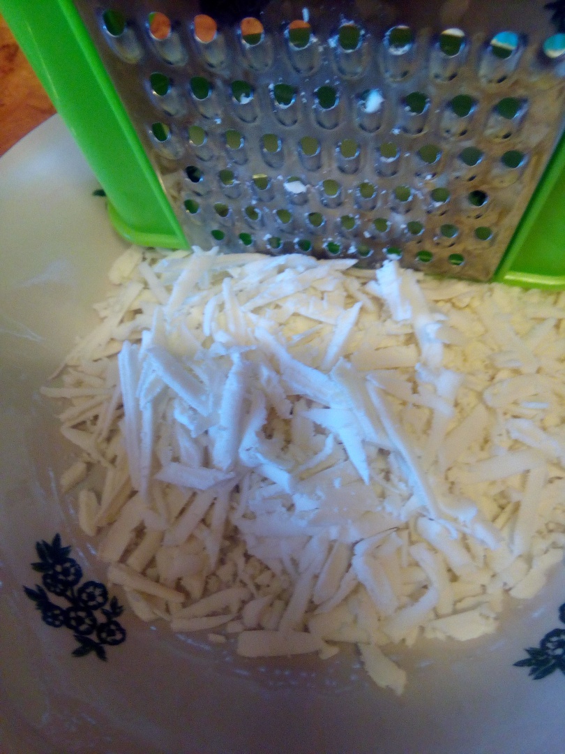 Briose aperitiv cu ardei gras si branză de oi