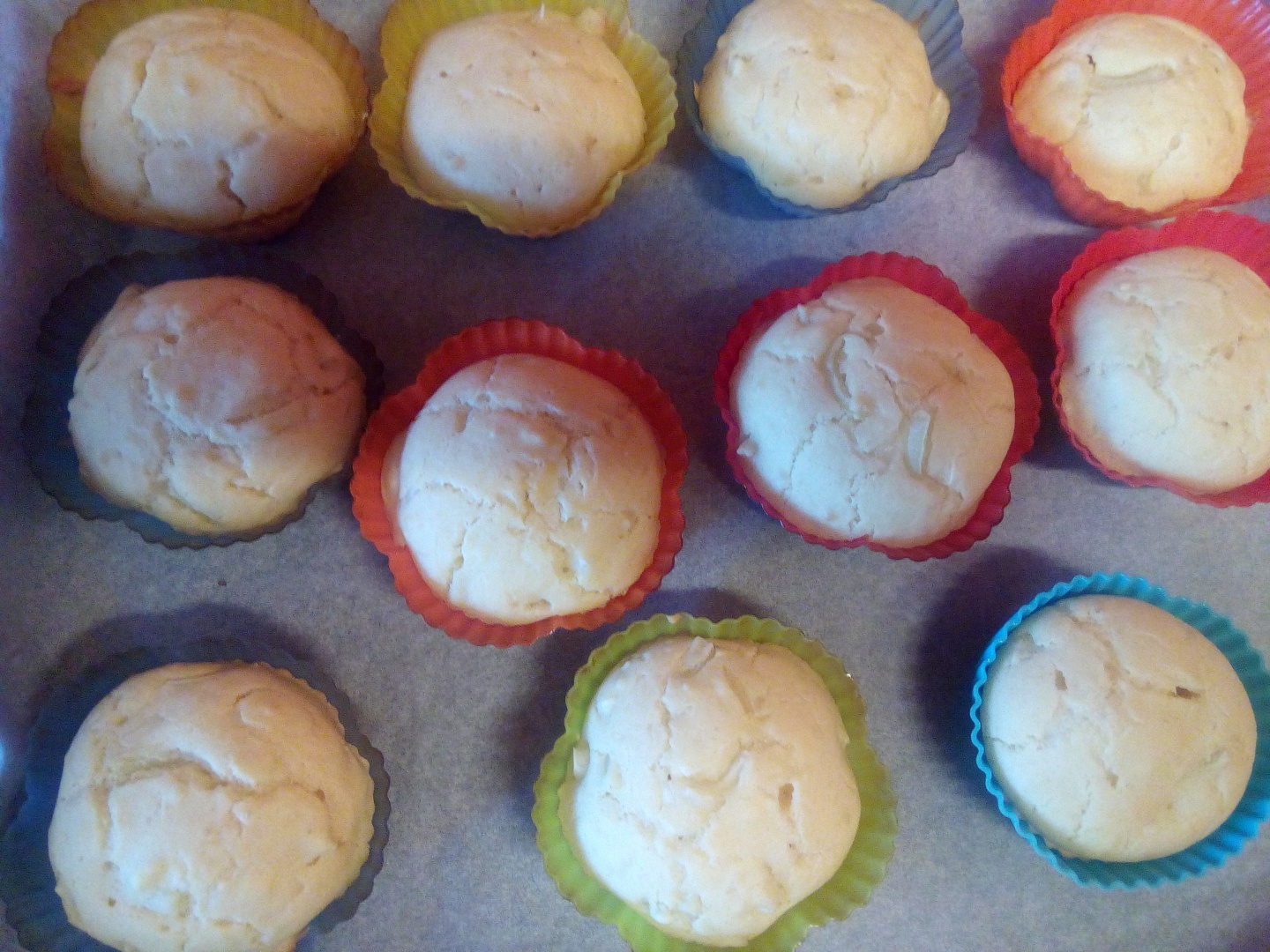 Briose aperitiv cu ardei gras si branză de oi