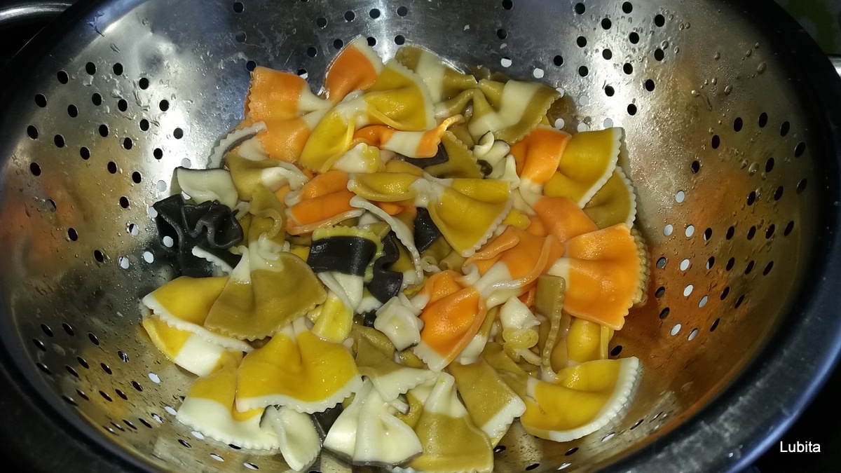 Paste cu sos picant de vinete