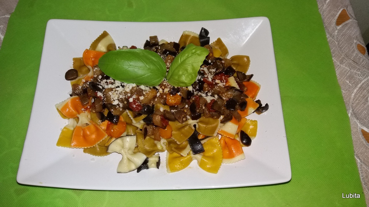 Paste cu sos picant de vinete