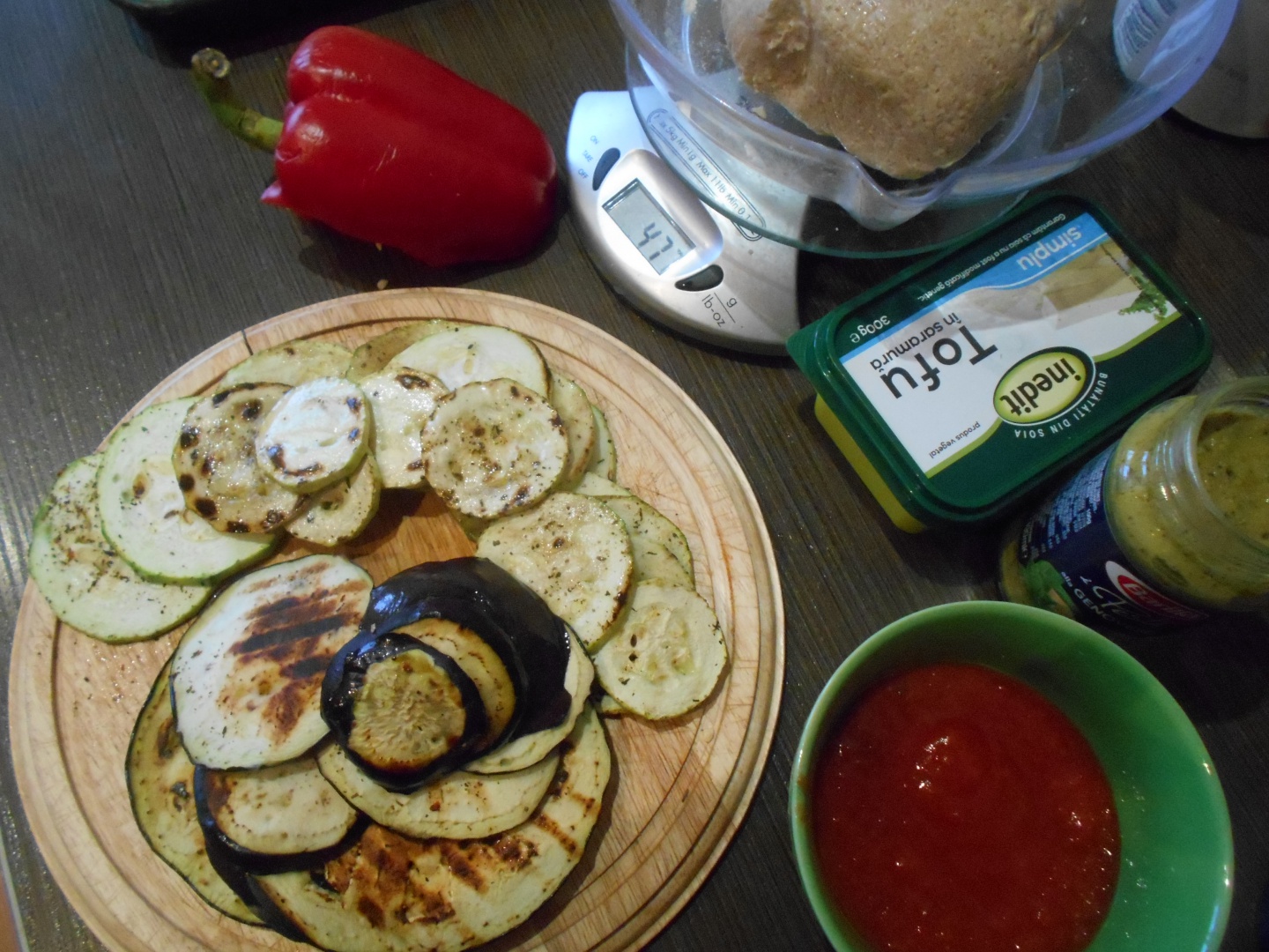 Pizza vegetariana cu pesto