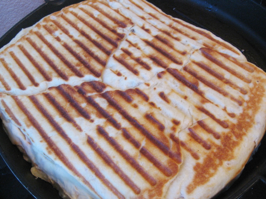 Sandwich-uri  la tigaie cu preparate din carne