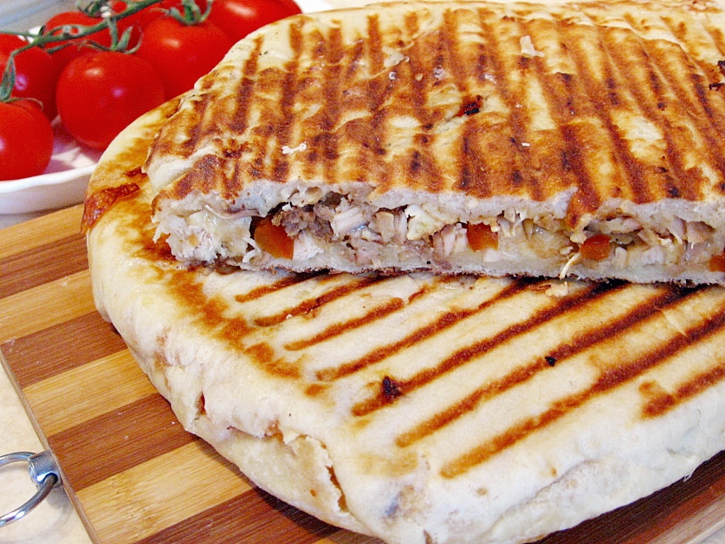 Sandwich-uri  la tigaie cu preparate din carne