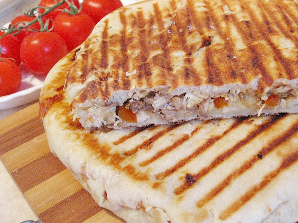 Sandwich-uri  la tigaie cu preparate din carne