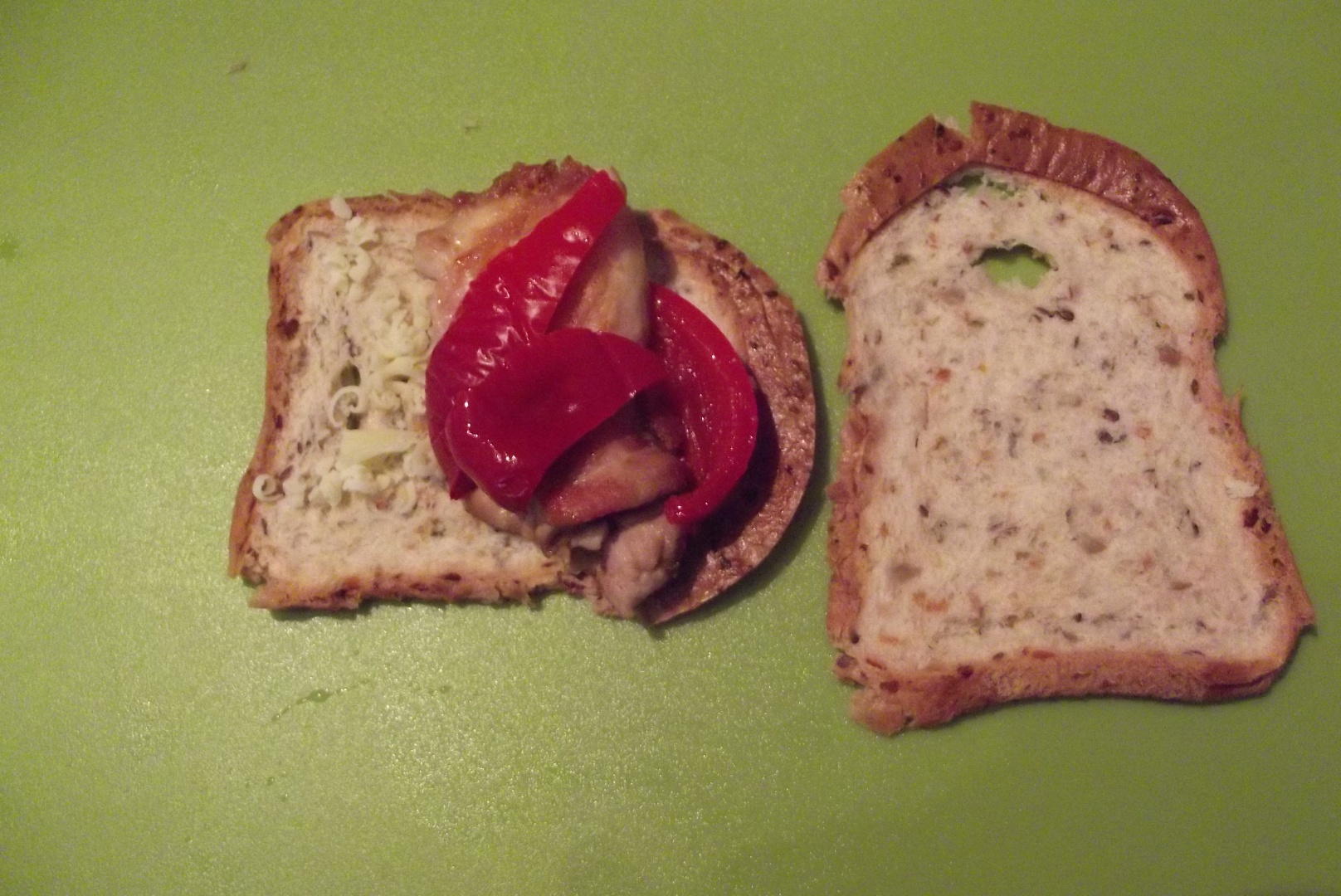 Rulouri aperitiv, cu felii de paine toast