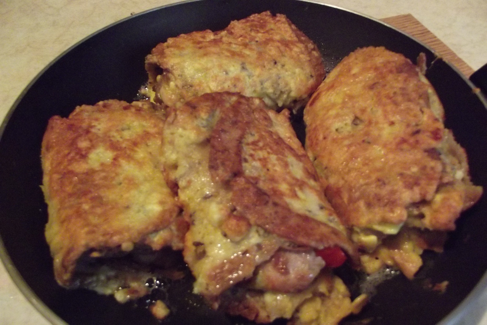 Rulouri aperitiv, cu felii de paine toast