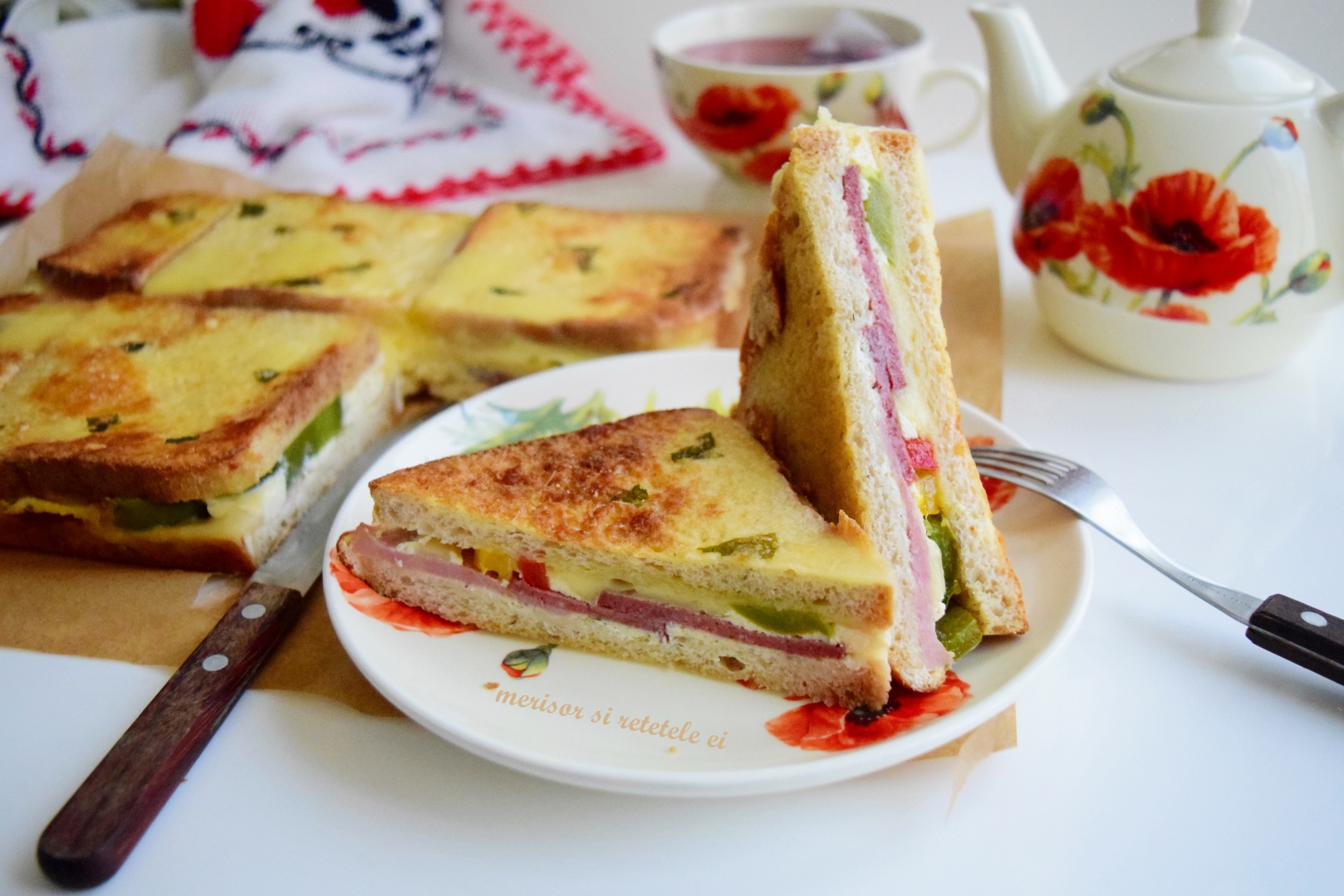 Sandwich-uri aperitiv preparate la cuptor