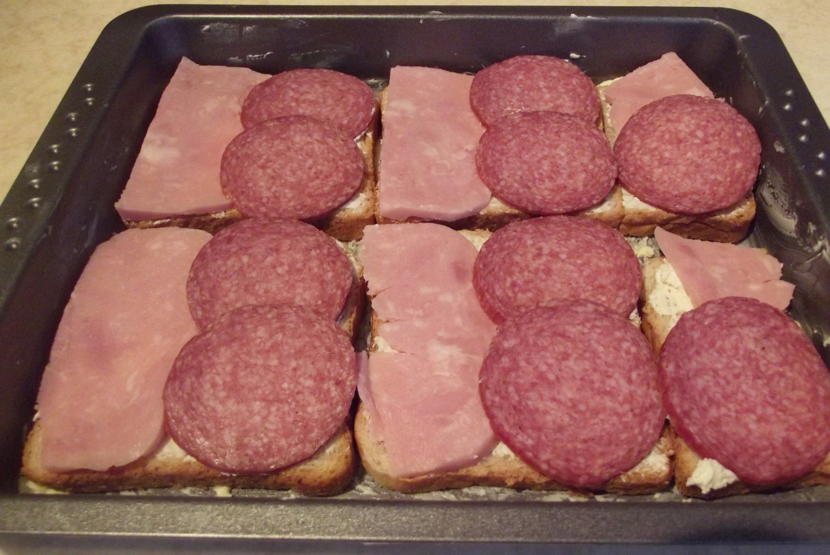 Sandwich-uri aperitiv preparate la cuptor