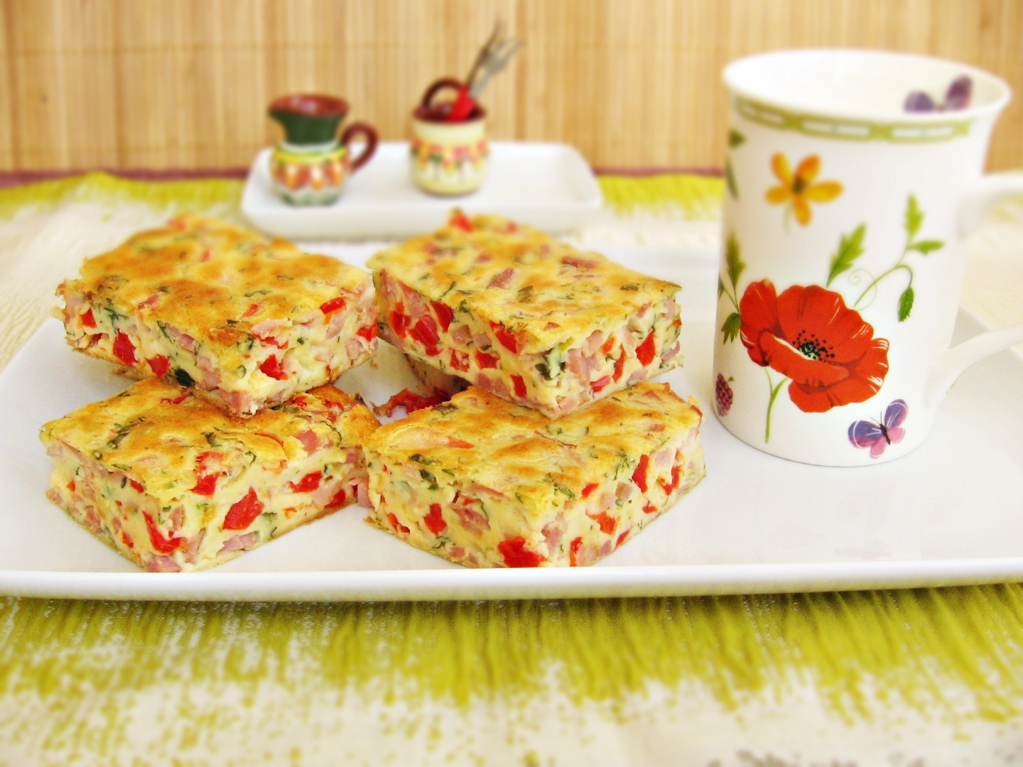 Budinca aperitiv cu sunca si ardei – reteta simpla, gustoasa si foarte usor de preparat