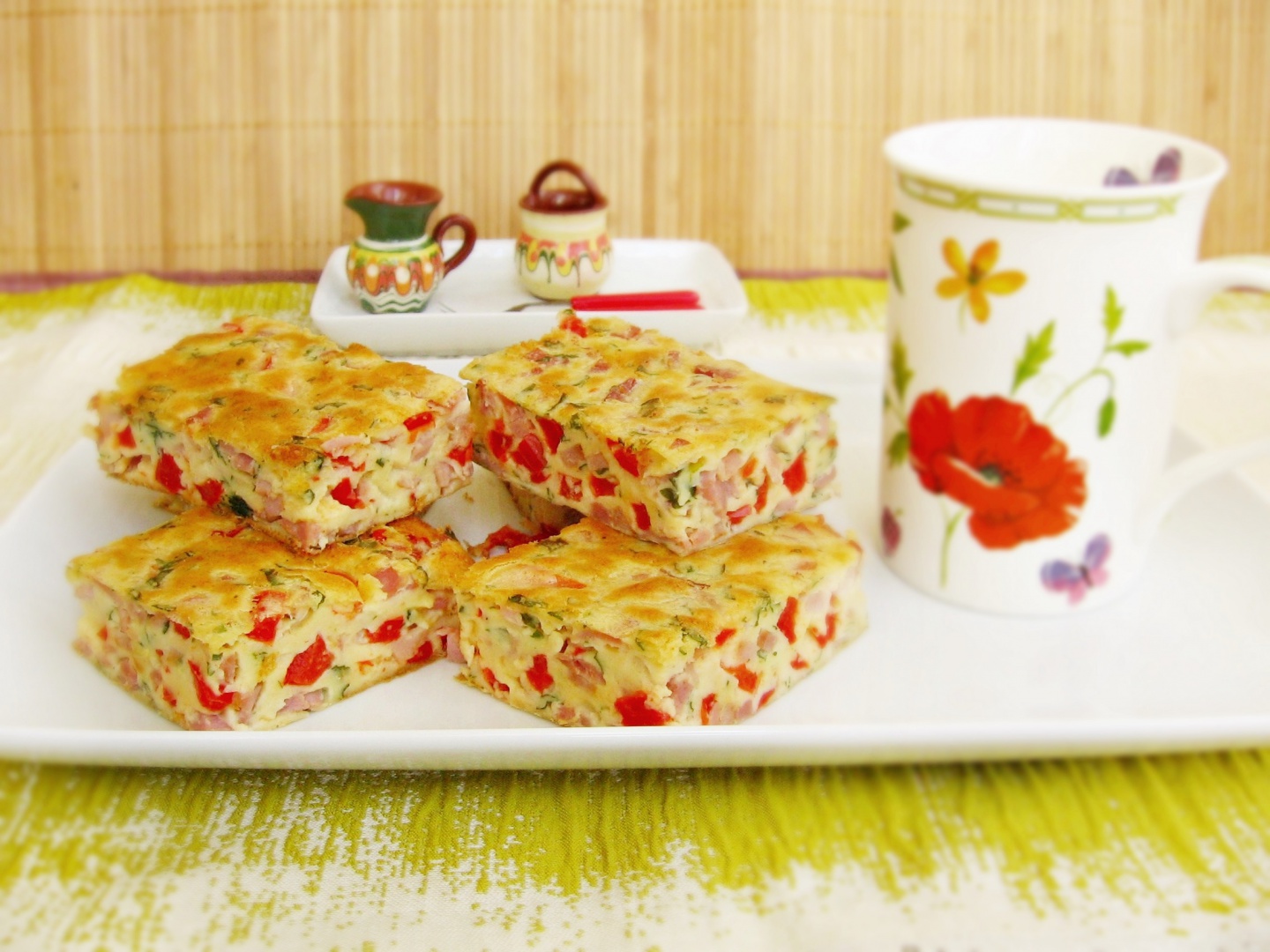 Budinca aperitiv cu sunca si ardei – reteta simpla, gustoasa si foarte usor de preparat