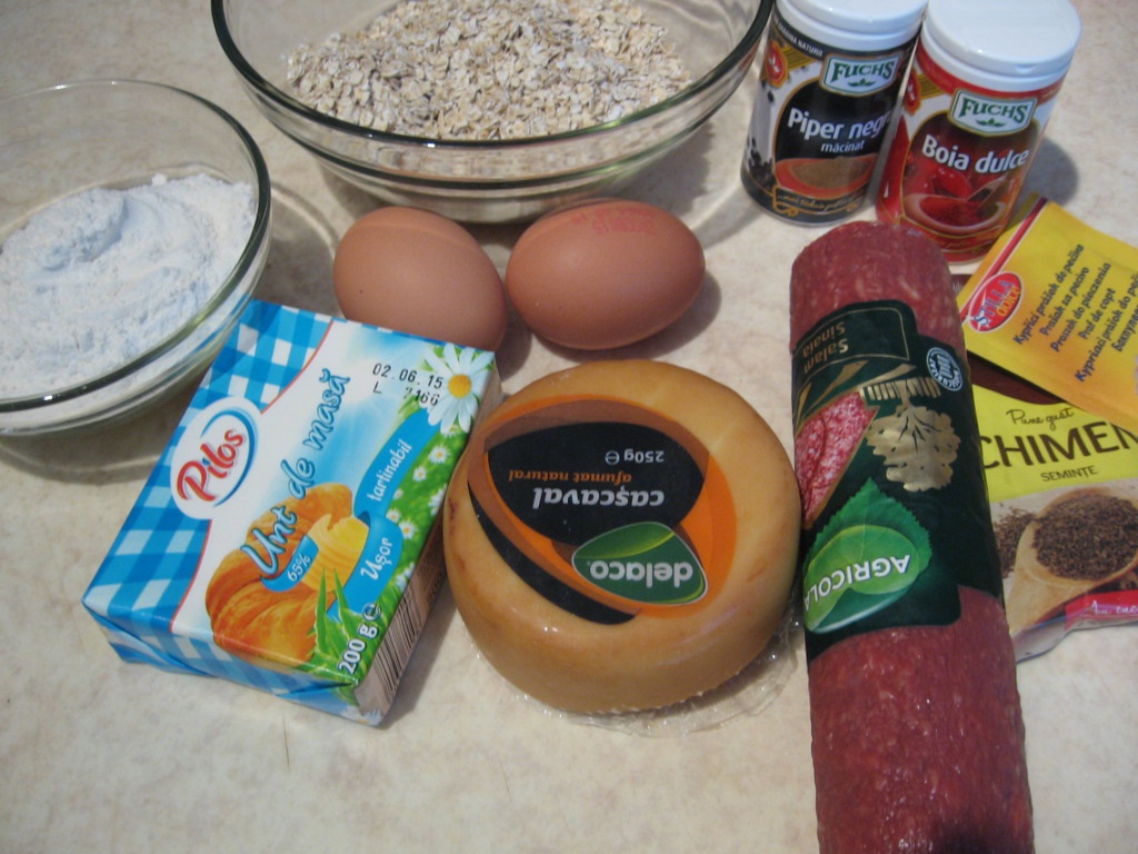 Aperitiv cu fulgi de ovaz, salam si cascaval afumat Delaco