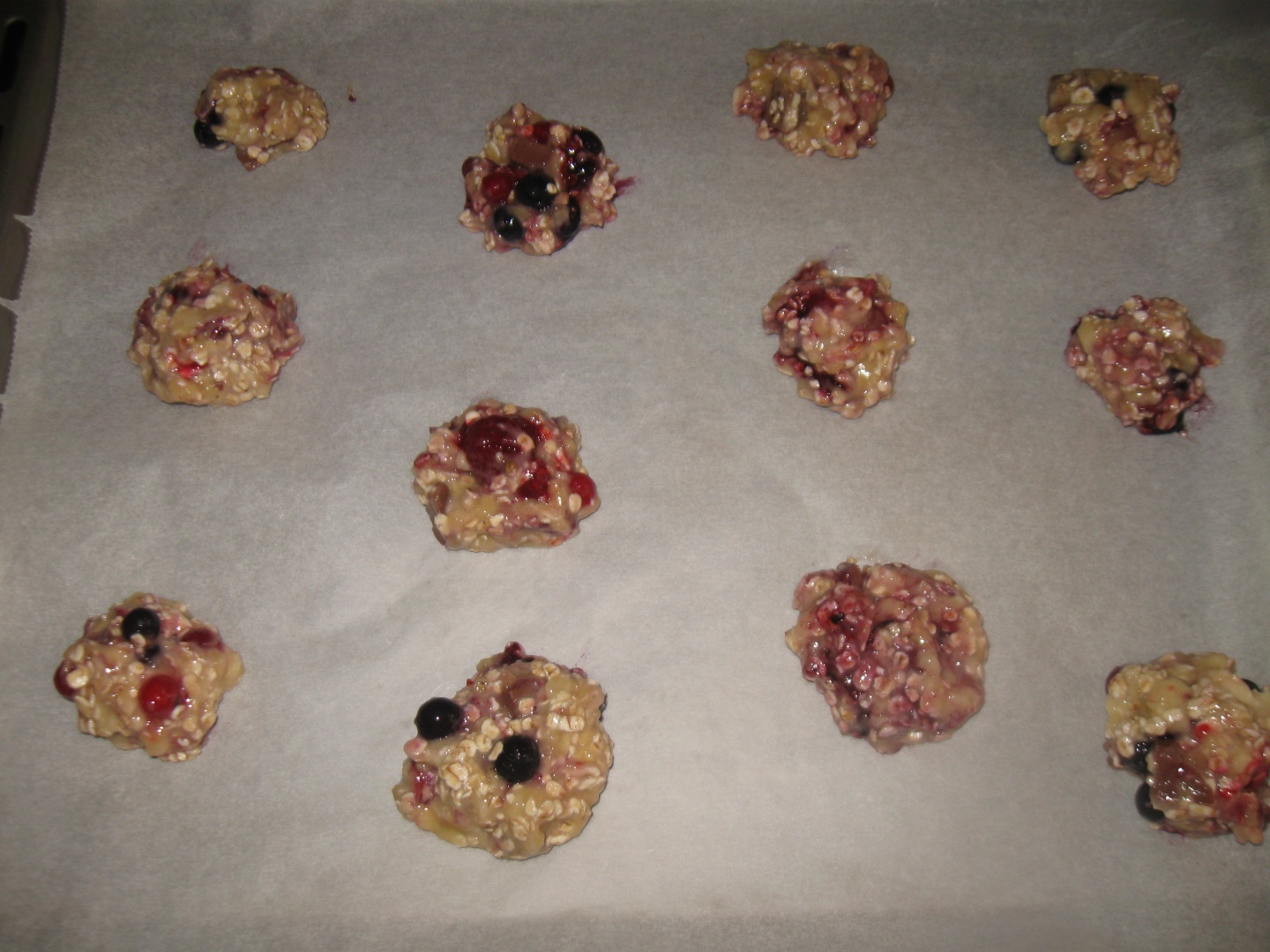 Cookies cu fulgi de ovaz si fructe de padure