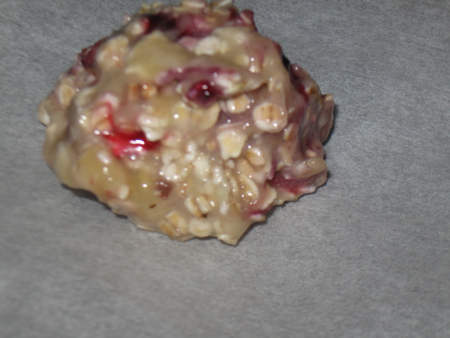 Cookies cu fulgi de ovaz si fructe de padure