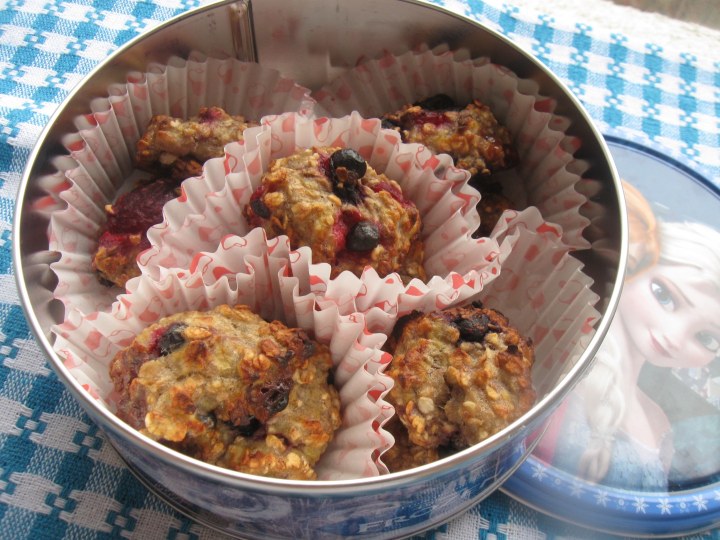 Cookies cu fulgi de ovaz si fructe de padure