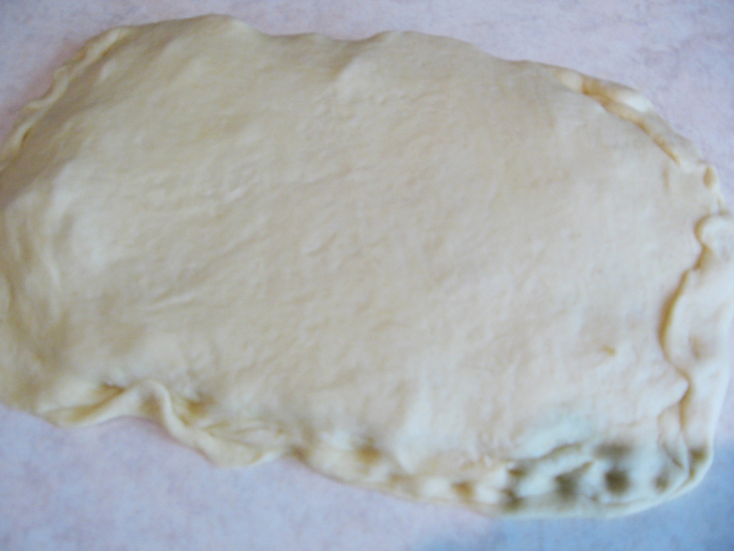 Sandwich-uri din aluat, cu omleta si alte ingrediente