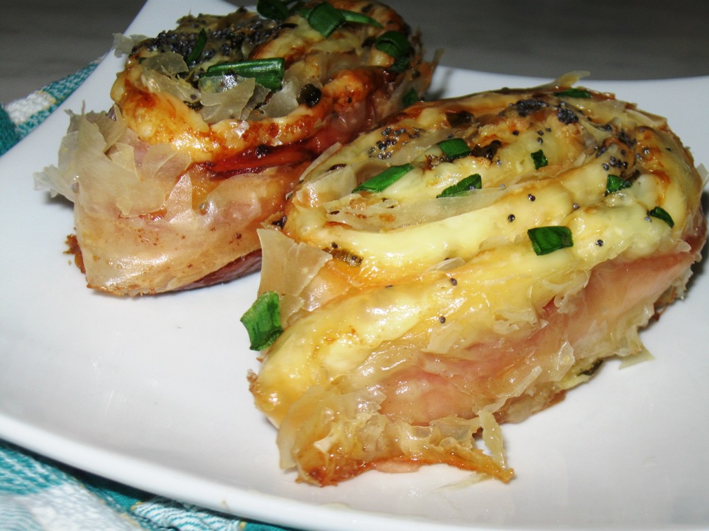 Rulouri cu sunca si cascaval