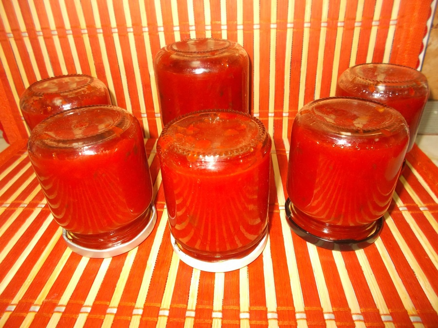 Dulceata de ardei iuti cu menta si busuioc