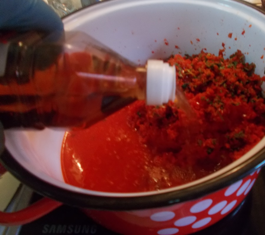 Dulceata de ardei iuti cu menta si busuioc