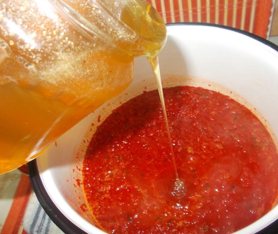 Dulceata de ardei iuti cu menta si busuioc